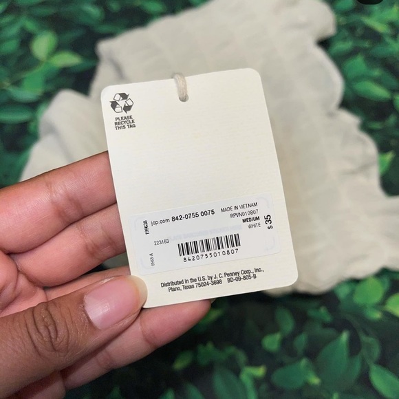 White Ruffle Crop - Picture 3 of 3